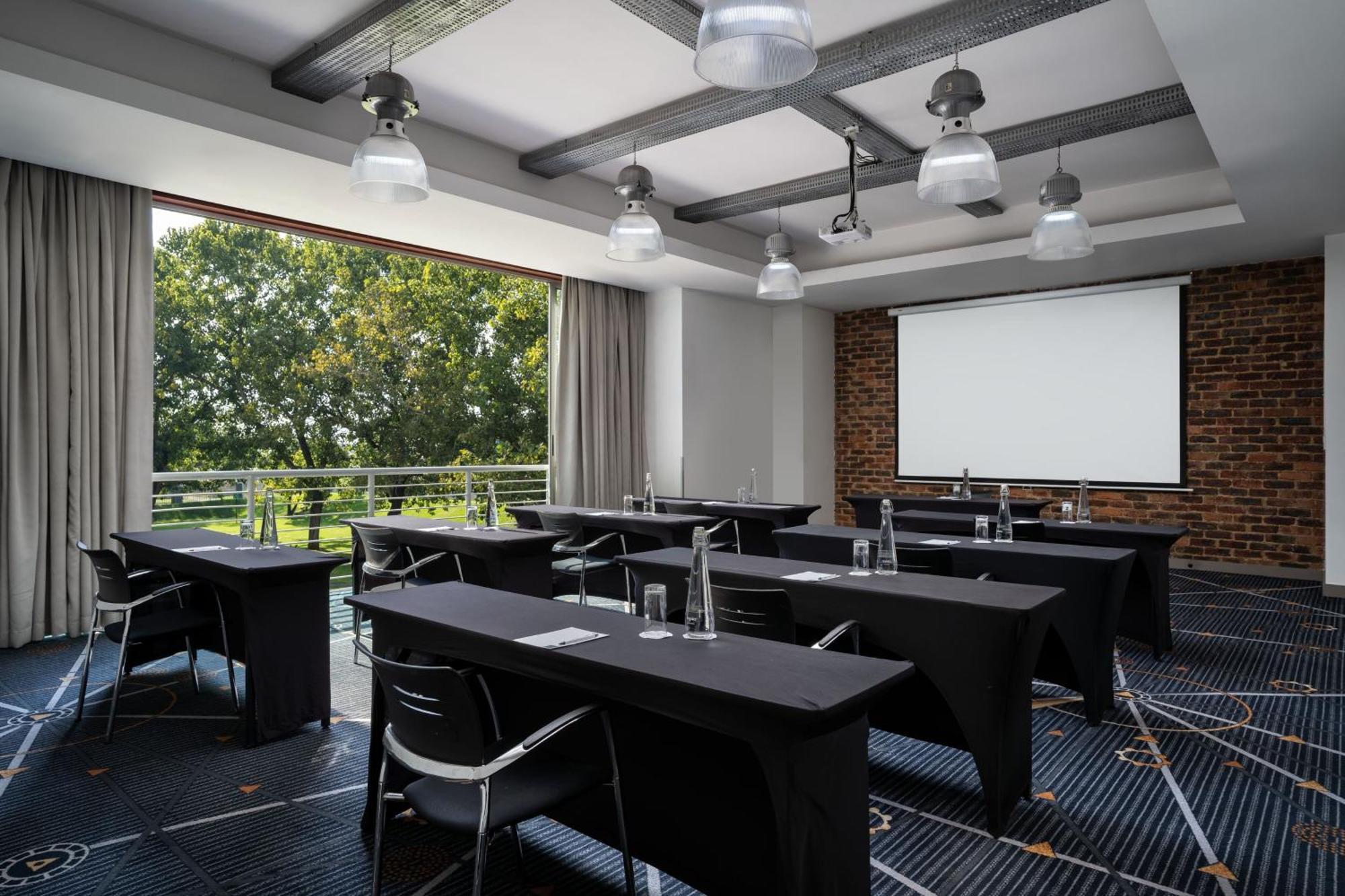 Protea Hotel By Marriott O R Tambo Airport Kempton Park Exterior photo