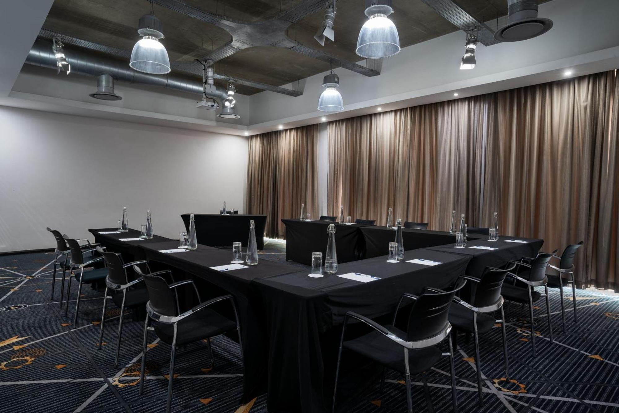 Protea Hotel By Marriott O R Tambo Airport Kempton Park Exterior photo