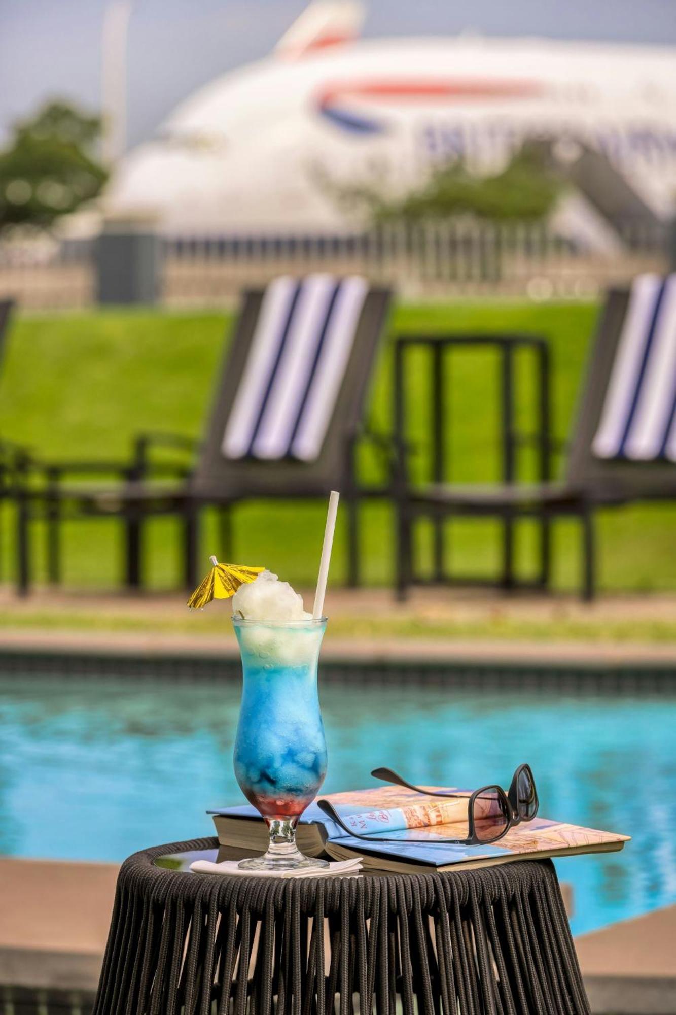 Protea Hotel By Marriott O R Tambo Airport Kempton Park Exterior photo